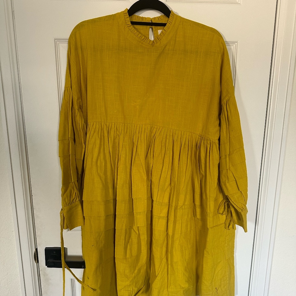 Matt yellow boxy dress